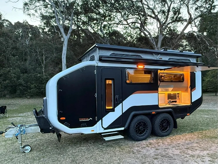 Оцените компактный австралийский дом-прицеп с отсеком для хранения велосипедов: 20 фото