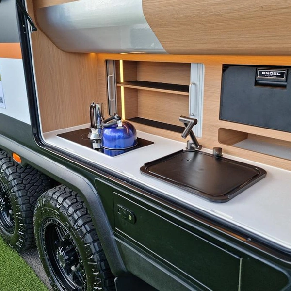 Оцените компактный австралийский дом-прицеп с отсеком для хранения велосипедов: 20 фото