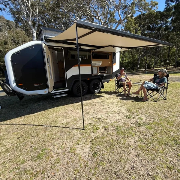 Оцените компактный австралийский дом-прицеп с отсеком для хранения велосипедов: 20 фото