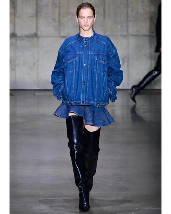 Показ Chanel в Париже открыла девушка из Абхазии Адица Берзения: как она попала в мир высокой моды