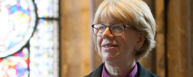 Глава англиканской церкви - Сара Маллалли