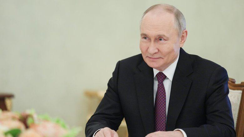 Путин поздравил учителей с наступающим праздником