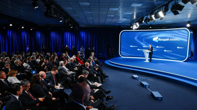 Путин: в мире должны быть готовыми ко всему, ставки чрезвычайно высоки