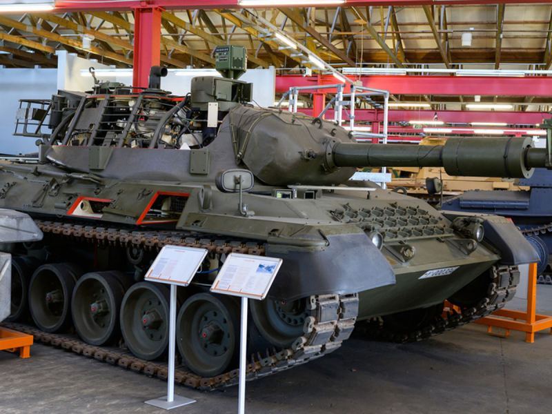 «Путин забирает танки из музеев»: Келлог заявил, что у России заканчивается вооружение