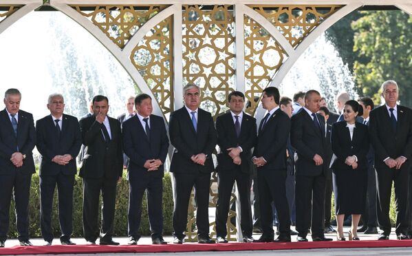 9 октября 2025 года. Таджикская делегация присутствует во время встречи Путина и Рахмона во Дворце нации.