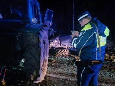 Семья из четырёх человек погибла в лобовом столкновении с трактором на Урале