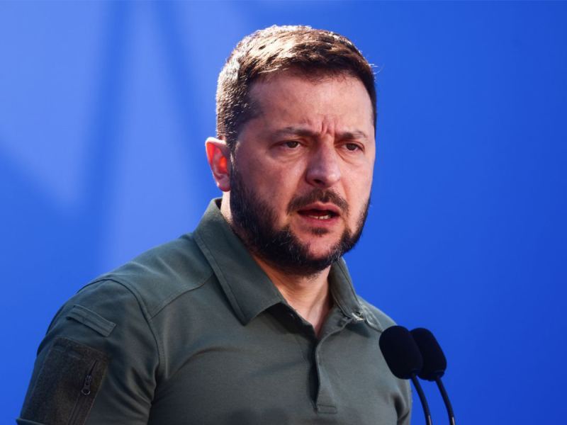 СМИ: Зеленский готов дать официальный статус русскому языку