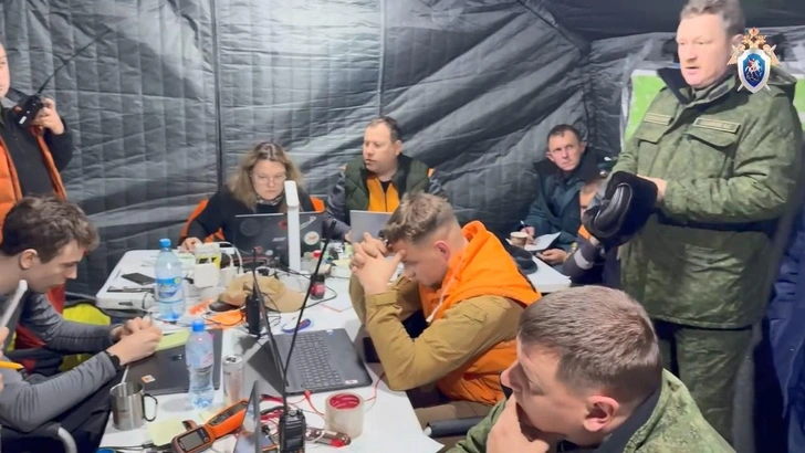 Усольцевых искали не там: телефон главы пропавшей семьи засекли в 7 км от поселка Кутурчин — последние новости и видео