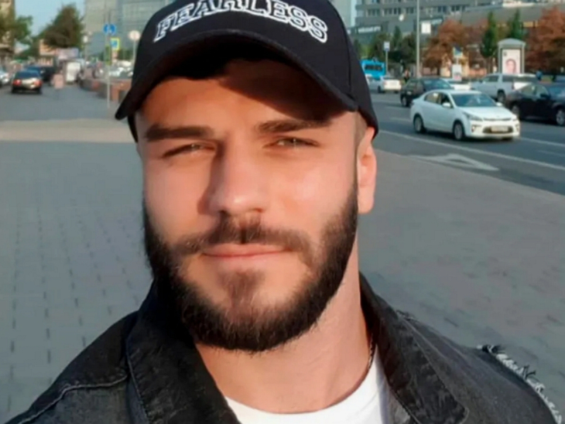 В Сети распространились фото с застреленным блогером Владиславом Поздняковым