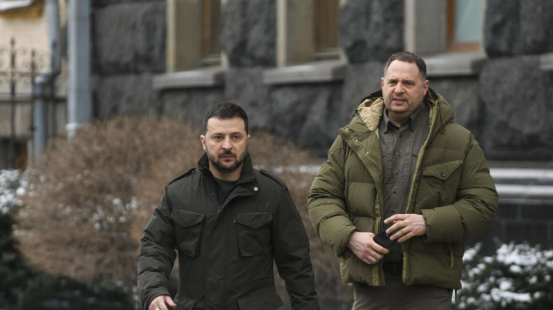 Вертолет с сотней миллиардов евро: Зеленский с Ермаком готовят побег