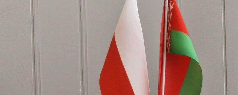 Флажки Беларуси и Польши