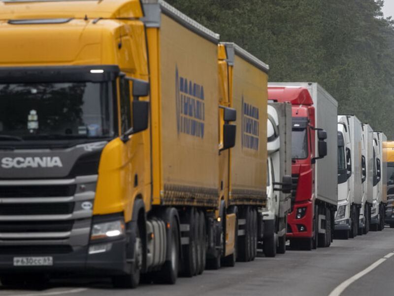 А в заложниках — Калининград: Литва поставила Лукашенко “на счётчик” из-за застрявших на границе 5000 фур и грозит блокадой, но Батька шлет на три буквы