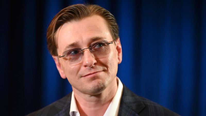 Актер Безруков подал в суд из-за продажи масок с его лицом