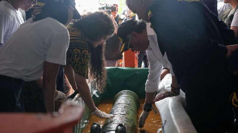 Археологи подняли с "золотого галеона" в Колумбии пушку, чашку и три монеты