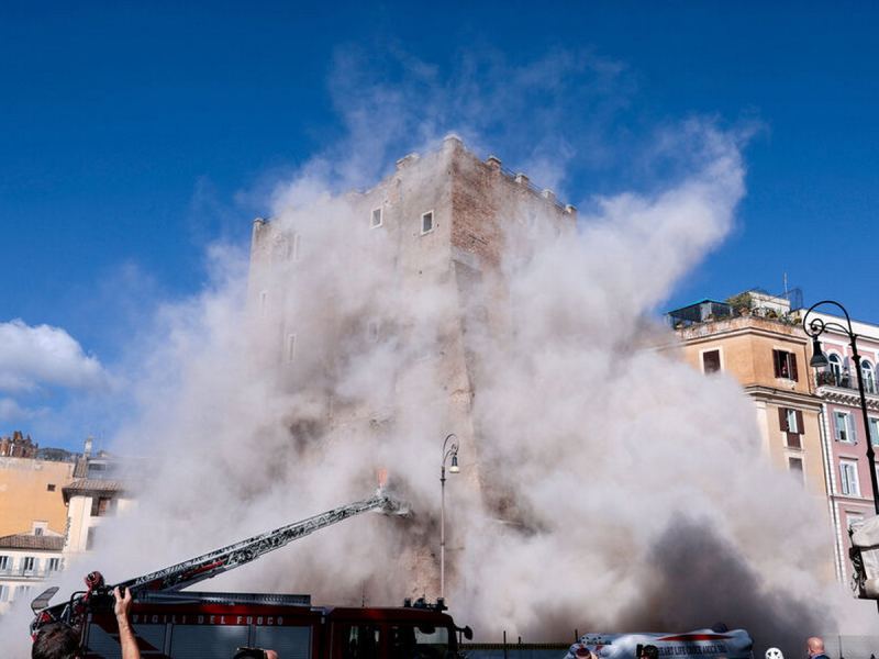 «Бездна пошлости»: слова Захаровой о рухнувшей средневековой башне Конти в Риме вызвали скандал в Италии