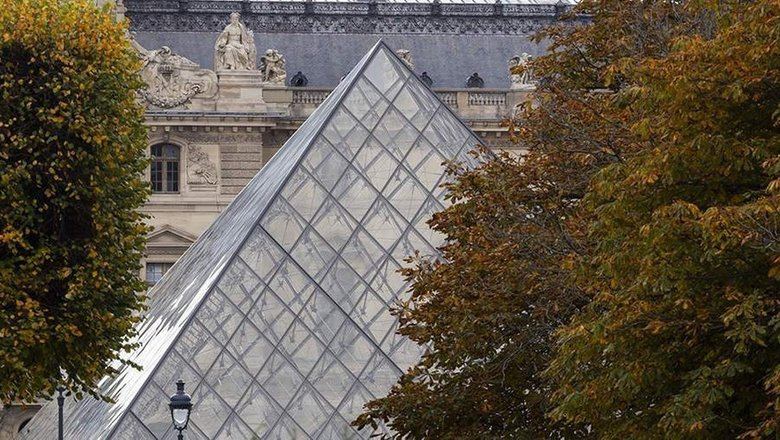 Bild: украденные из Лувра драгоценности хотели продать через даркнет