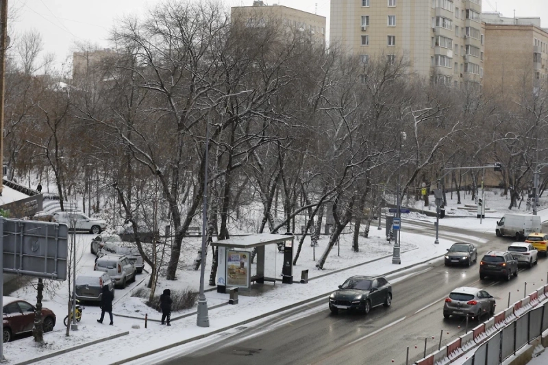 Дептранс Москвы призвал водителей «переобуться» в зимнюю резину на выходных