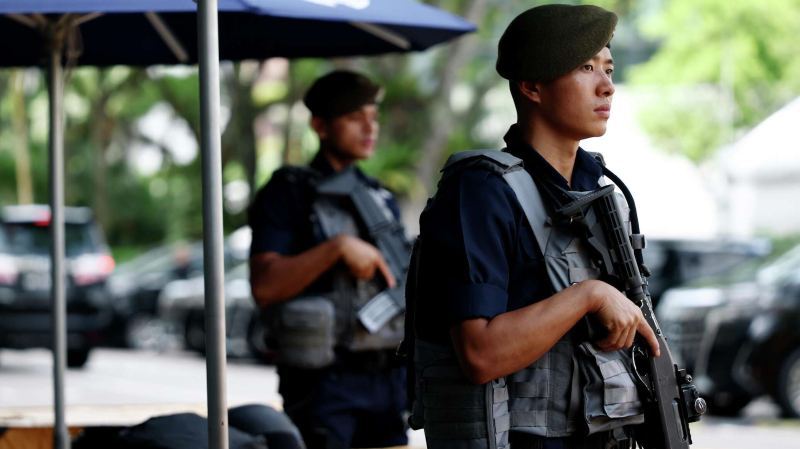 Кибермошенников в Сингапуре будут сечь розгами