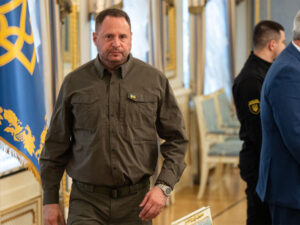 «Меня оскорбили»: опозоренный Ермак отправится на фронт — NYP