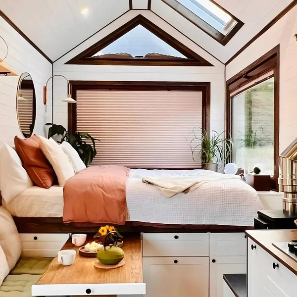 Минимализм в шведском стиле: оцените крошечный дом-прицеп Sofia в котором продумано буквально всё