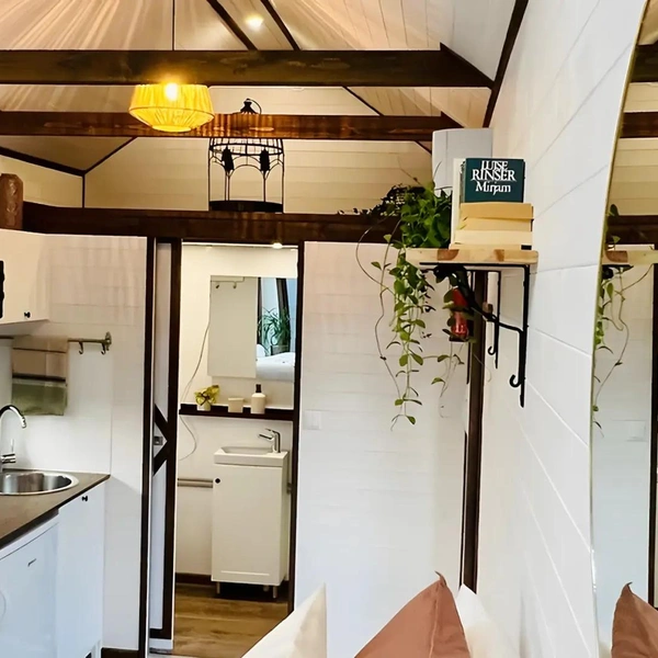 Минимализм в шведском стиле: оцените крошечный дом-прицеп Sofia в котором продумано буквально всё