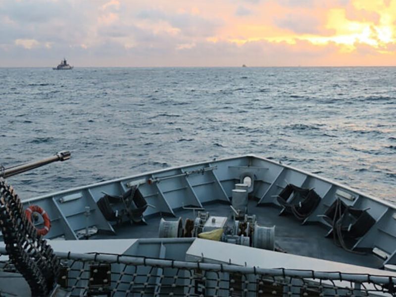 Минобороны Британии заявило о перехвате российских корвета и танкера