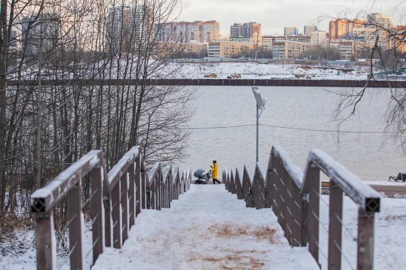 Москвичей предупредили о дожде и гололедице утром в понедельник