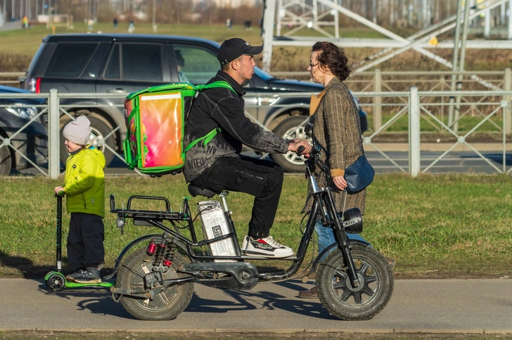 «Накрывает дикая физическая усталость»: курьер в Краснодаре заработал ₽80 тыс. за месяц, но какой ценой?