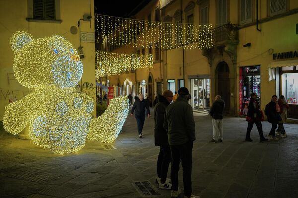 Исторический центр в итальянском Ареццо на старте рождественского сезона.