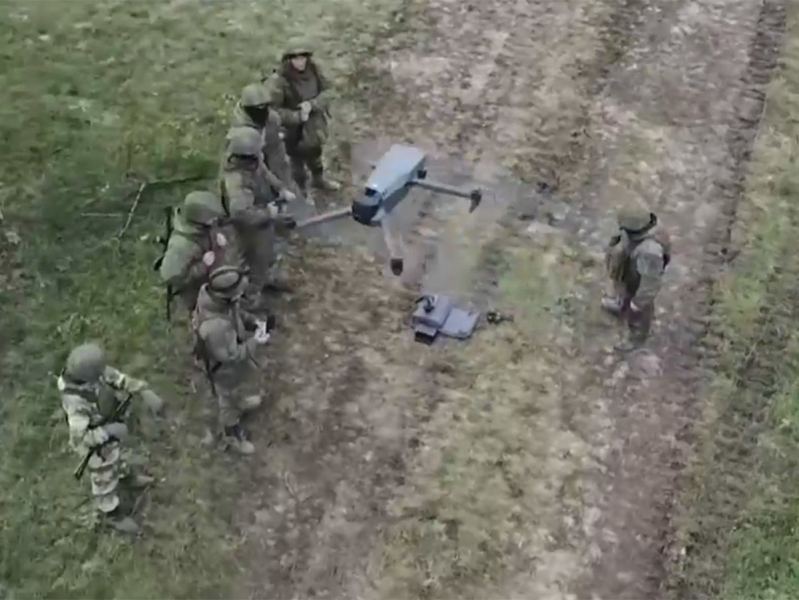 Появилось видео, как ВСУ бросают своих раненых прямо под удары БПЛА РФ