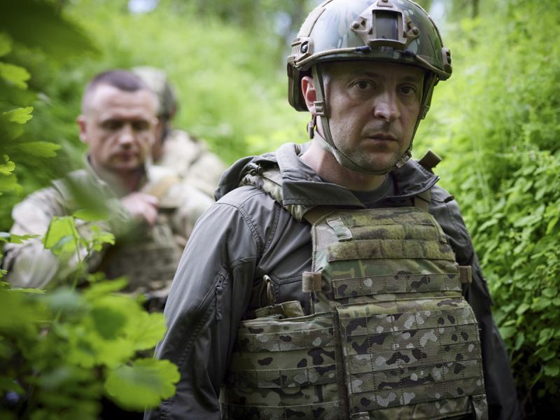 «Поражение и гражданская война»: на Западе Зеленскому предрекли военный переворот из-за скандала с коррупцией