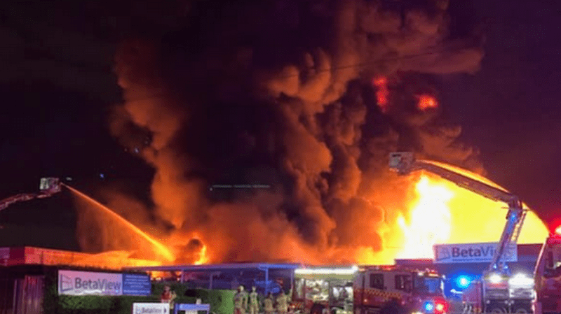 Пожар и взрыв произошли на заводе по переработке отходов в Сиднее