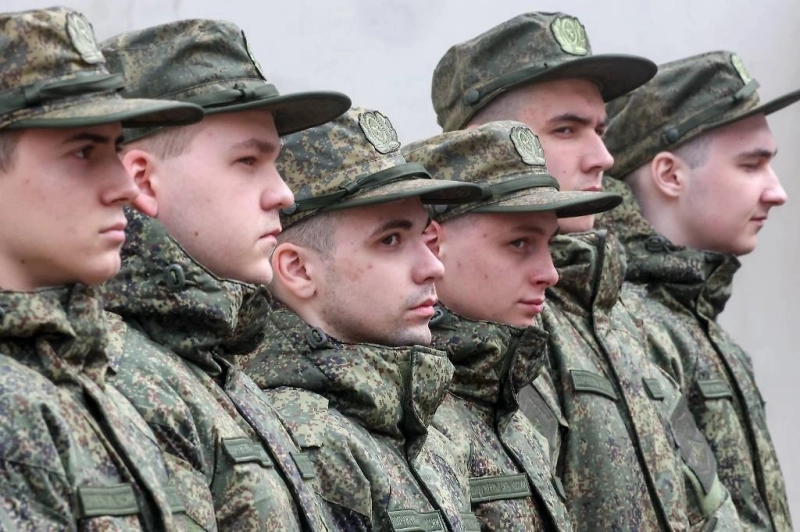 Путин подписал закон о круглогодичном призыве