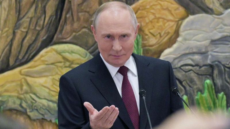 Путин заявил, что автопром в Европе "загибается"