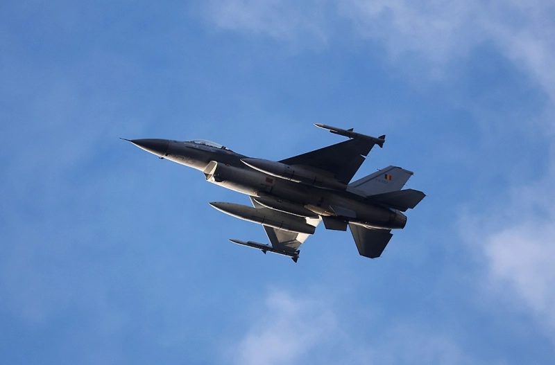 Румынские истребители F-16 подняли в воздух возле украинской границы из-за БПЛА