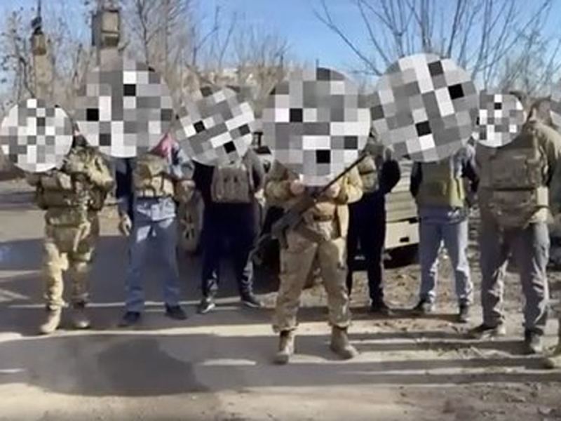 С оружием в руках: бойцы СВО с передовой записали видео в адрес чиновников