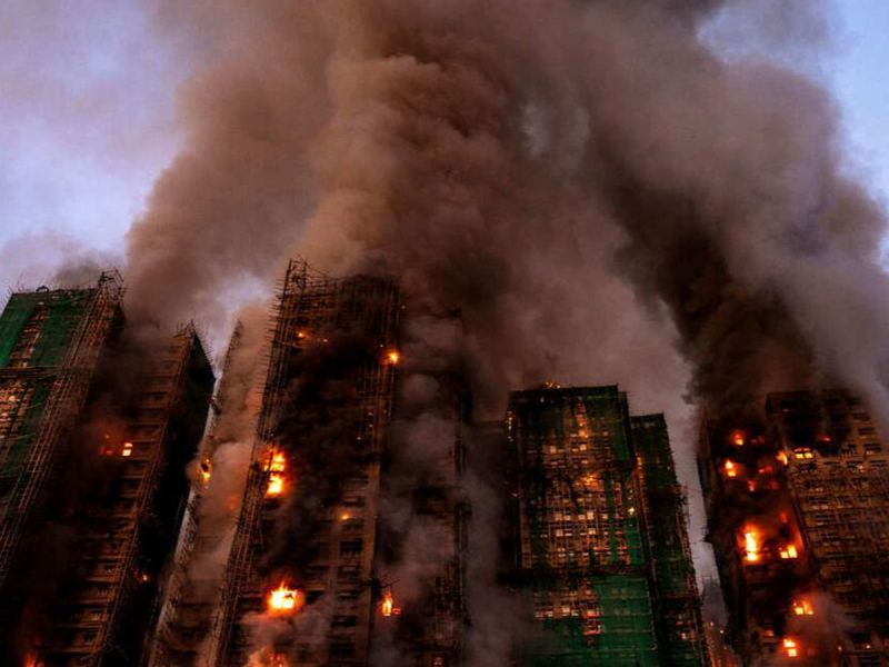 Страшный пожар в Гонконге: 44 человека погибли, 279 пропали без вести