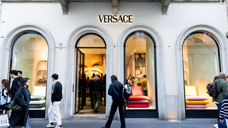 В Италии раскрыли банду, которая 5 лет воровала одежду со склада Versace