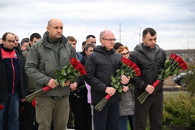 В Волновахе открыли памятник Герою России Жоге, погибшему при спасении мирных жителей