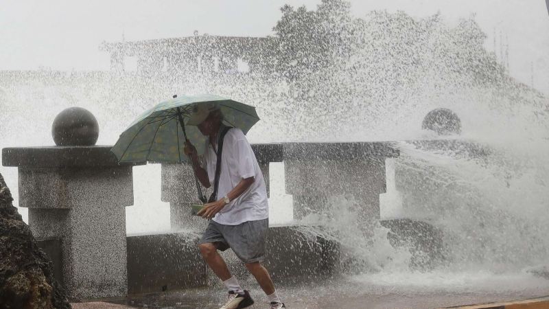 Власти Китая призвали жителей приготовиться к эвакуации из-за супертайфуна