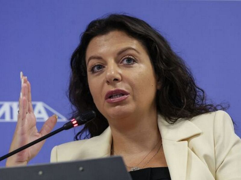 «Волосы выпали»: главред RT Симоньян в борьбе с онкологией облысела