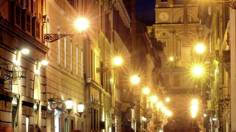 Воры обокрали бутик в Риме, въехав внутрь прямо на автомобиле