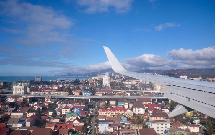 Аэропорт Сочи примет 417 тысяч пассажиров в новогодние праздники: новогодний турпоток и расходы россиян на отдых растут