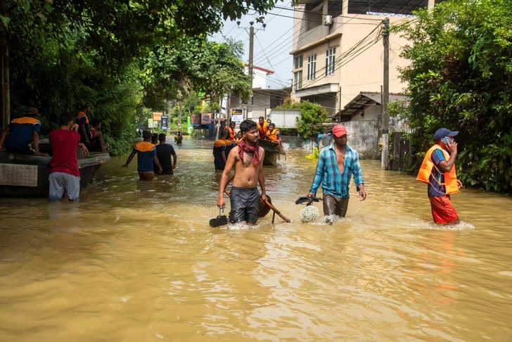 «Бассейны превратились в болота»: что сейчас происходит в затопленной Шри-Ланке — 9 фото