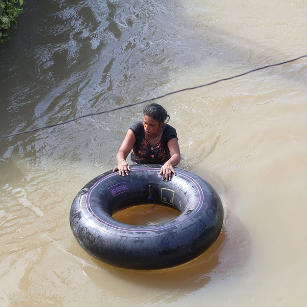 «Бассейны превратились в болота»: что сейчас происходит в затопленной Шри-Ланке — 9 фото
