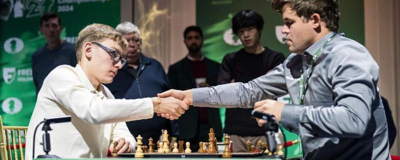 Денис Лазавик и Магнус Карлсен