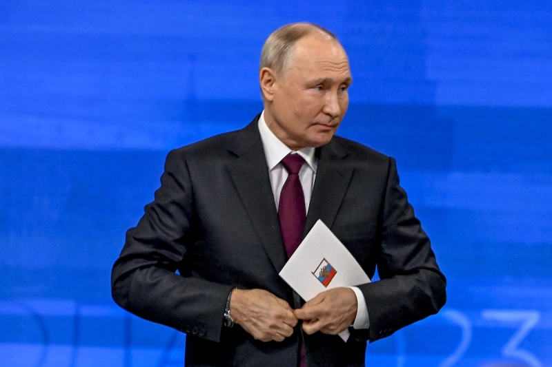 Более 700 тысяч обращений уже поступило на прямую линию Путина