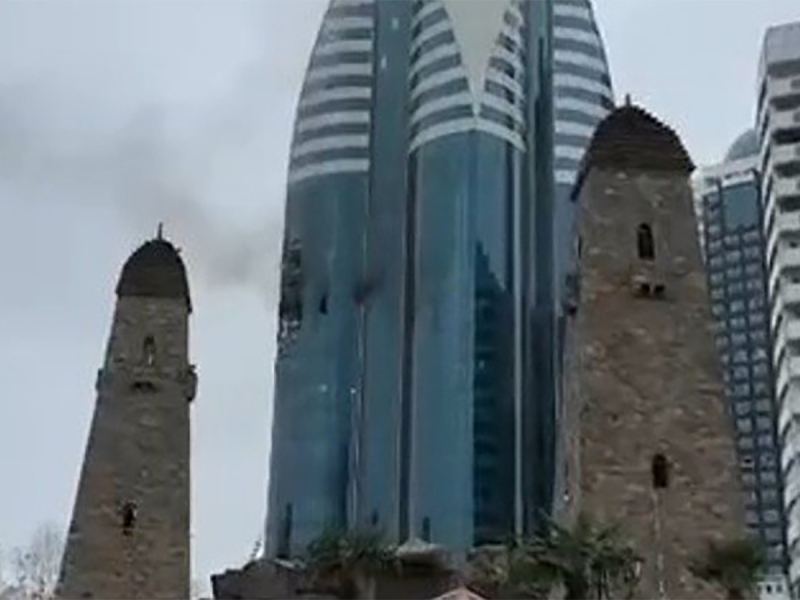 БПЛА ВСУ врезался в «Грозный-Сити»: опубликовано видео с места удара