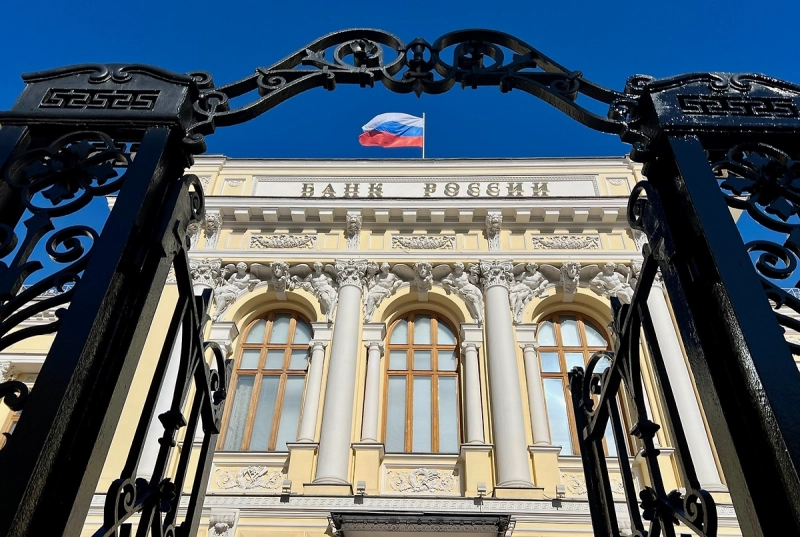 ЦБ снимает запрет на перевод валюты за рубеж для россиян и нерезидентов