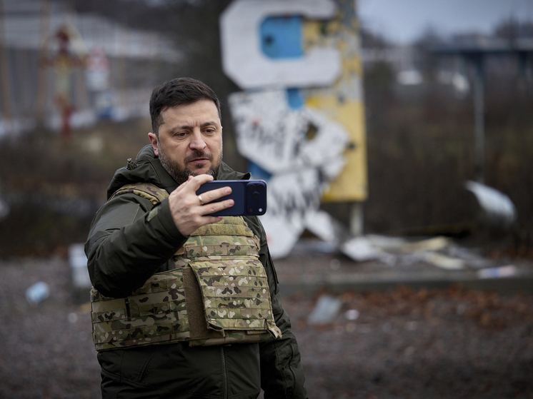 Дрон РФ разоблачил селфи Зеленского на фоне стелы Купянска